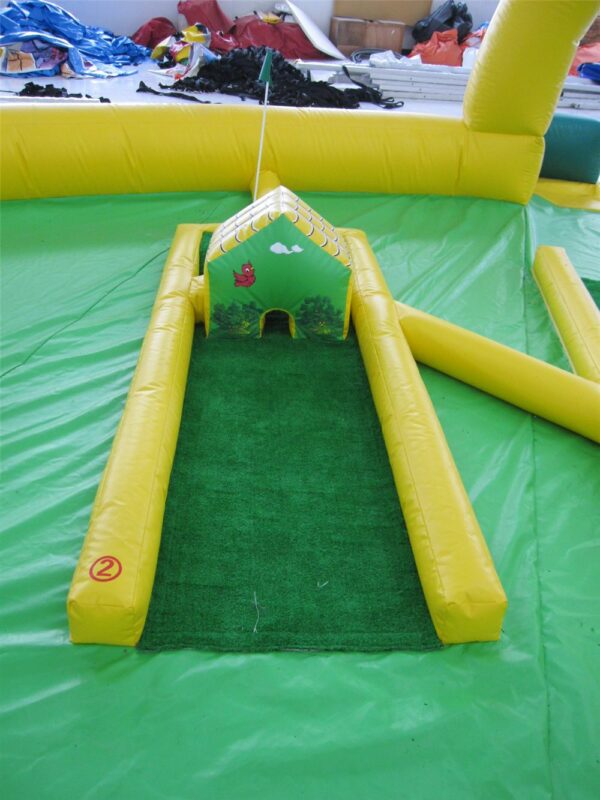 NINE HOLE MINI GOLF
