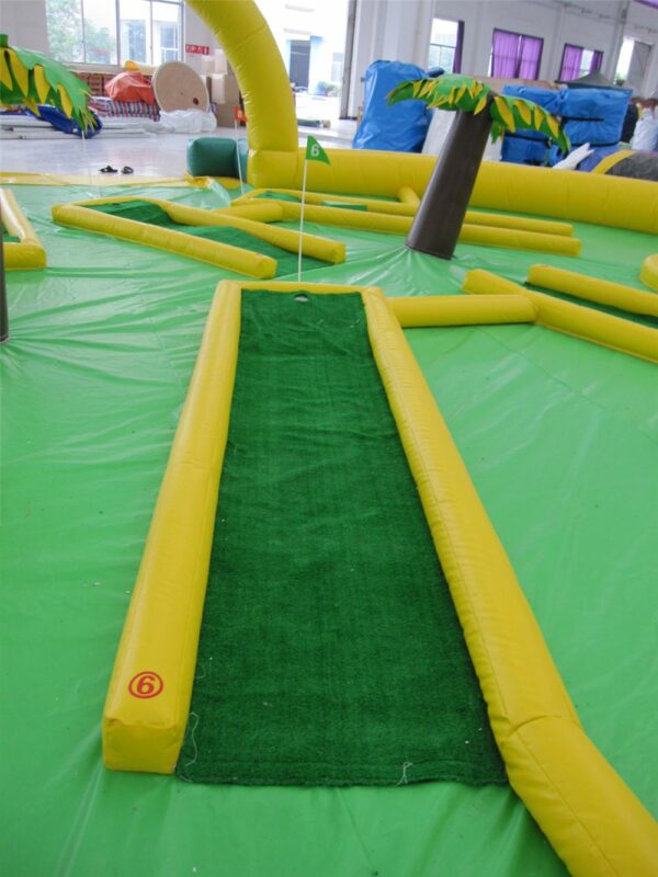 NINE HOLE MINI GOLF