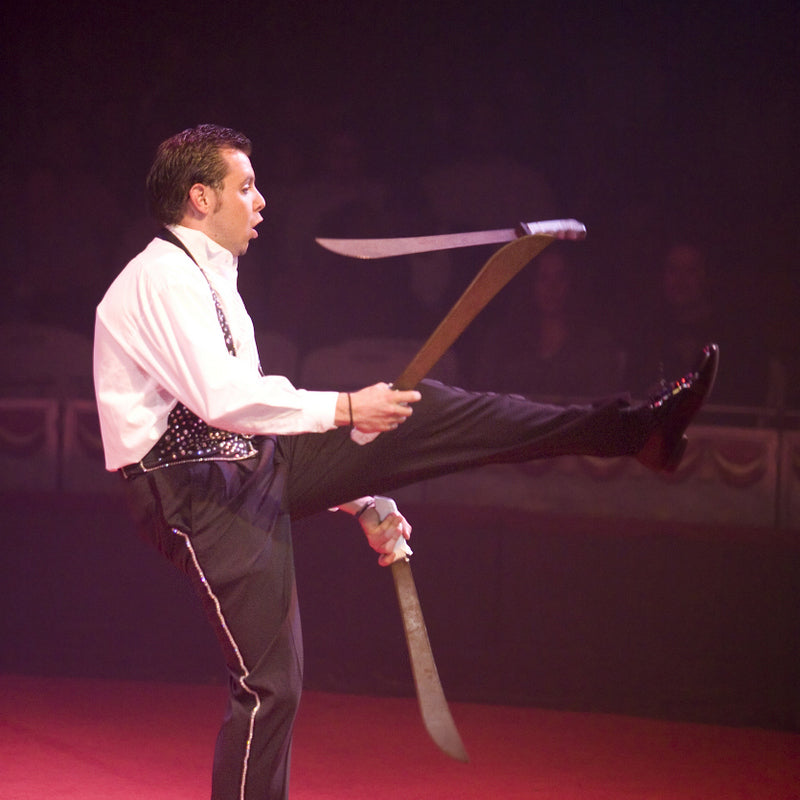 KNIFE JUGGLERS – KNIFE JUGGLERS entertainment hire, South Africa