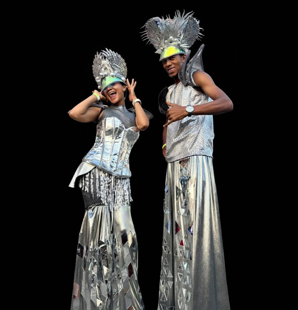 MIRROR STILT WALKERS